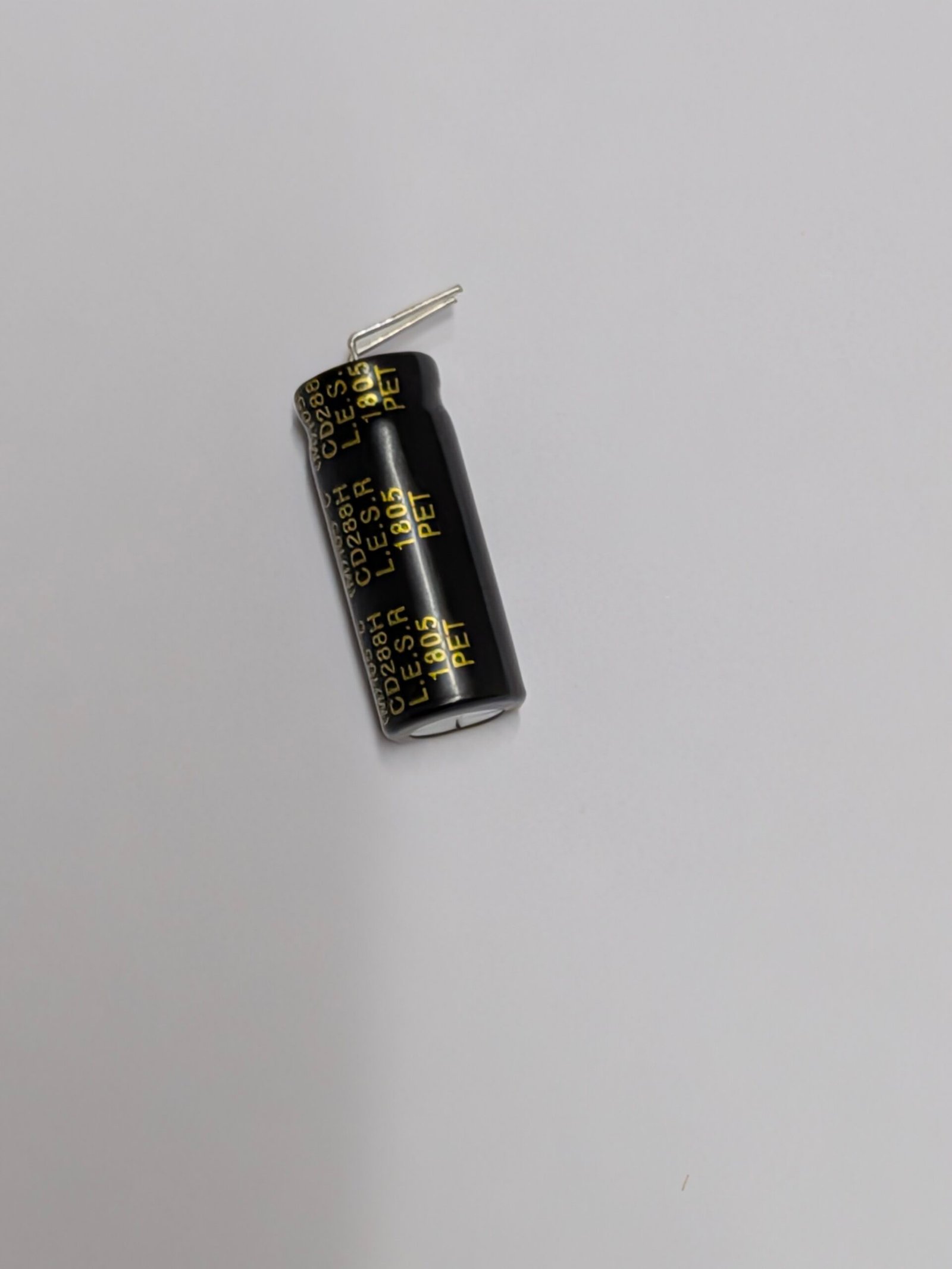 Electrolytic Capacitor 82uF 160V ZHN 105°C Radial 10×25mm